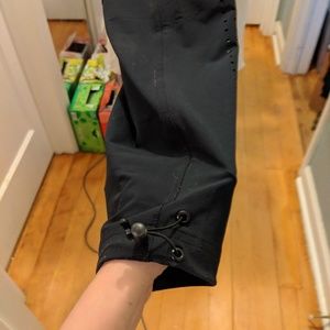 Water resistant running pants